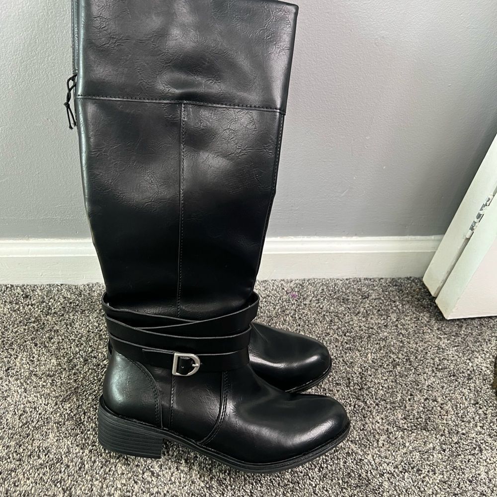 Sz 7M St. John’s Bay Black under the knee Boots Brand New $80 MSRP - Picture 3 of 11